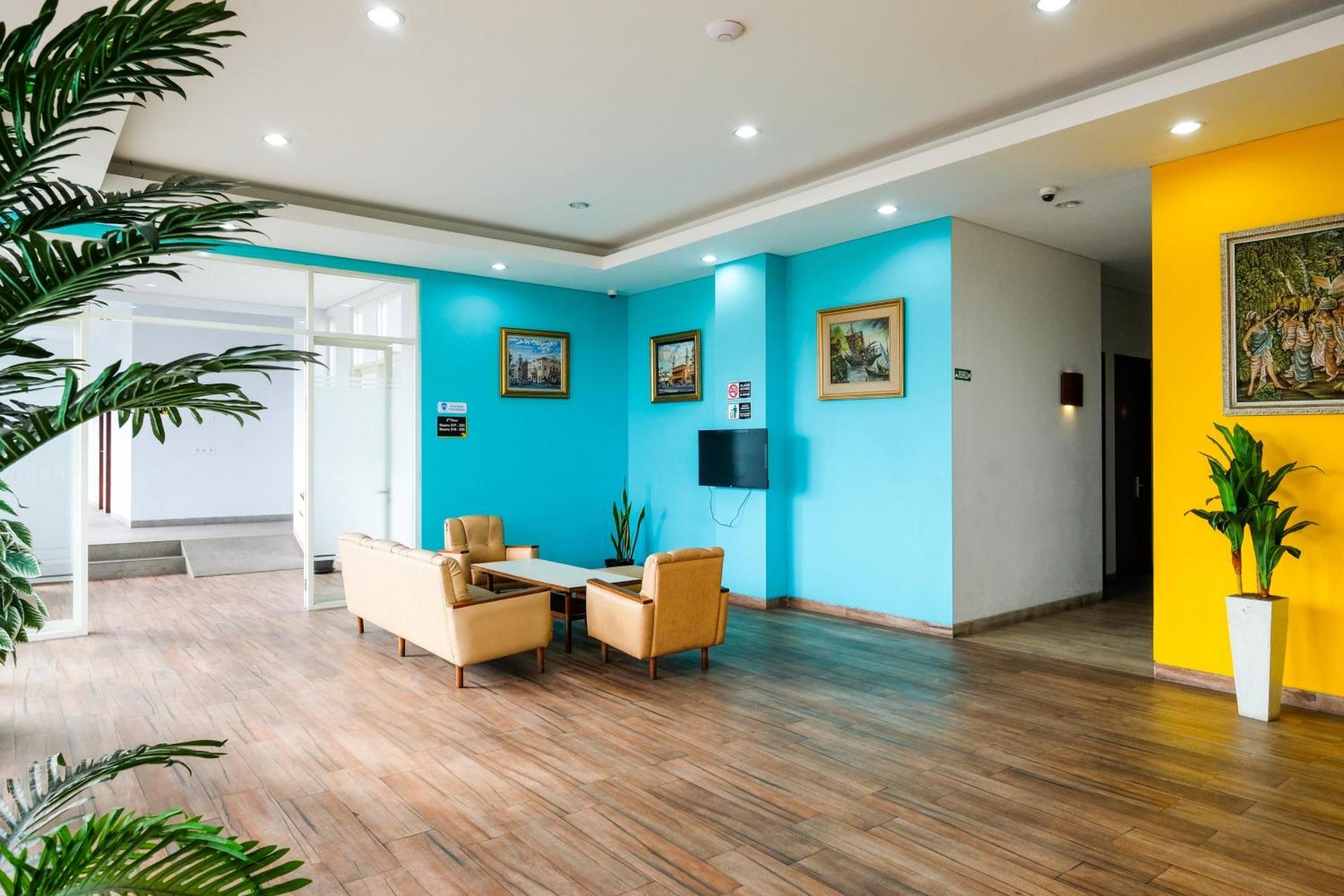 Sans Hotel Rajawali Surabaya By Reddoorz Krembangan Eksteriør billede