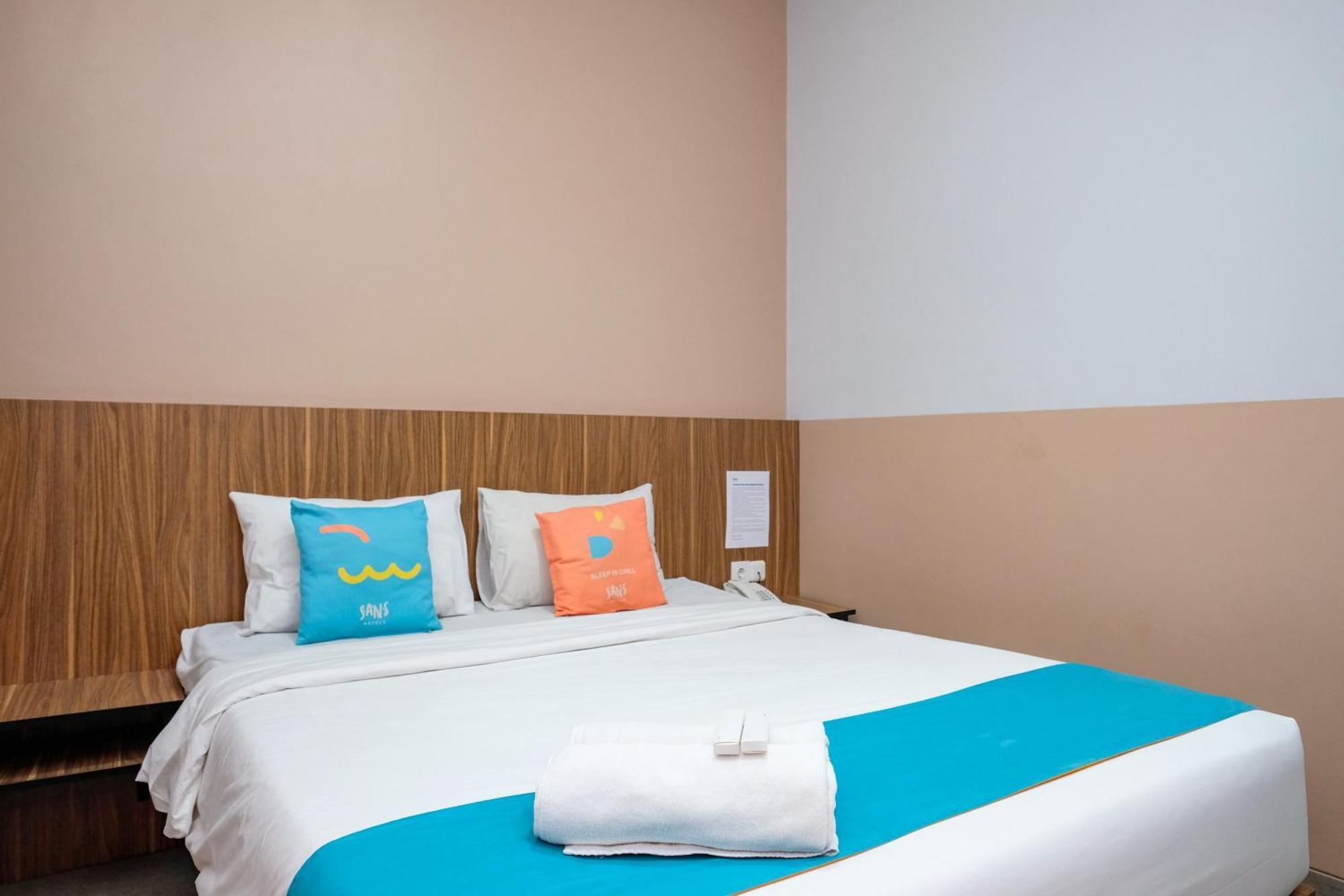 Sans Hotel Rajawali Surabaya By Reddoorz Krembangan Eksteriør billede